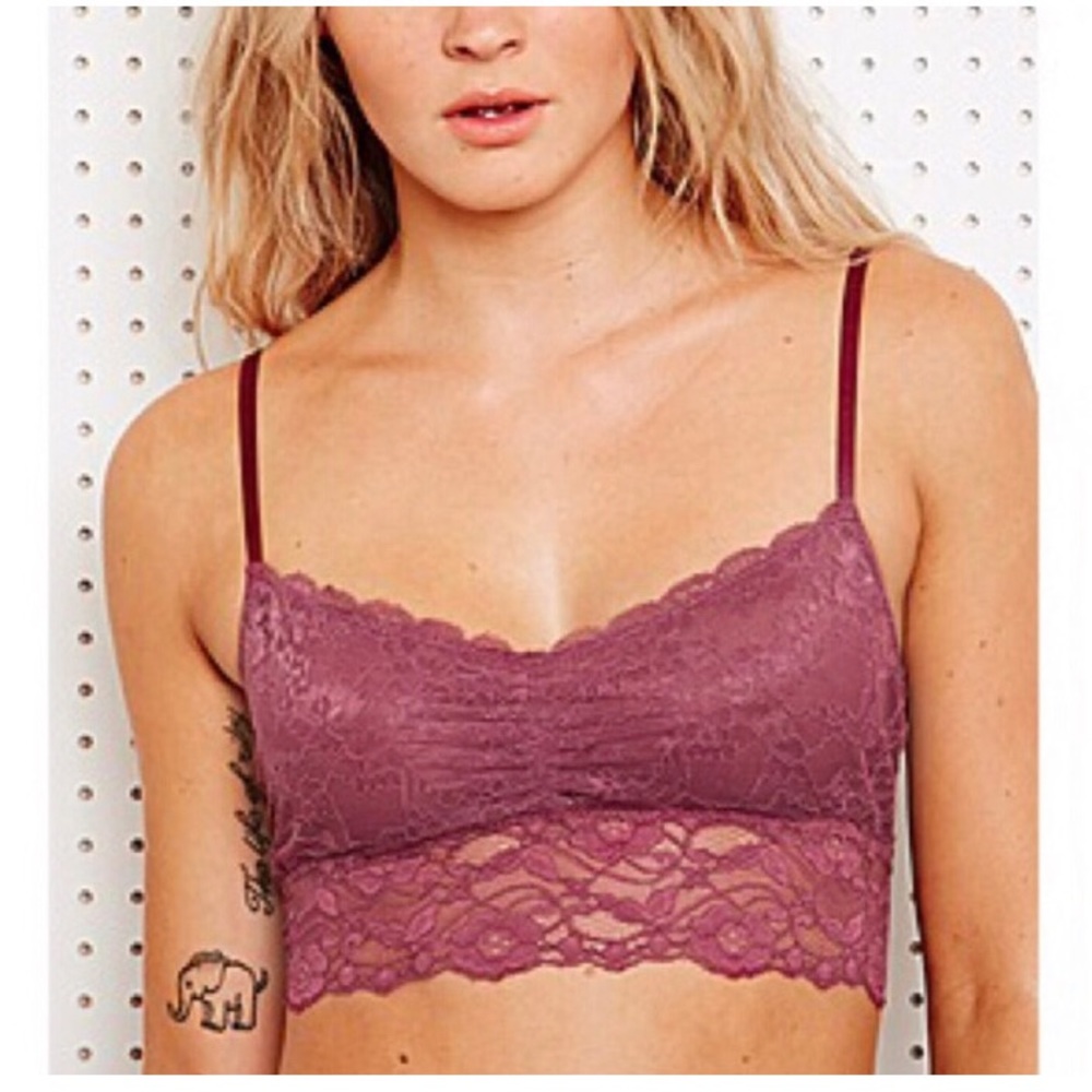 UO Sparkle & Fade Scallop Lace Bralette 💘
